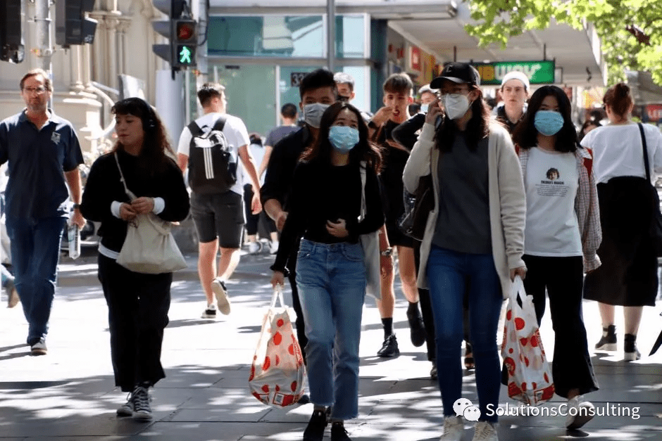 Chinese Living Overseas Flock Back Home for COVID-19